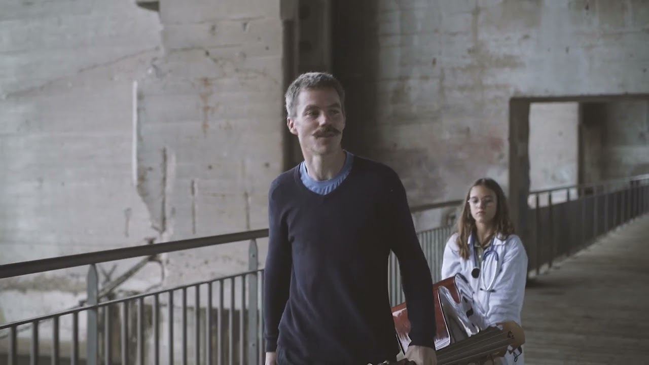 La bagnole - Moustachovember (clip officiel)