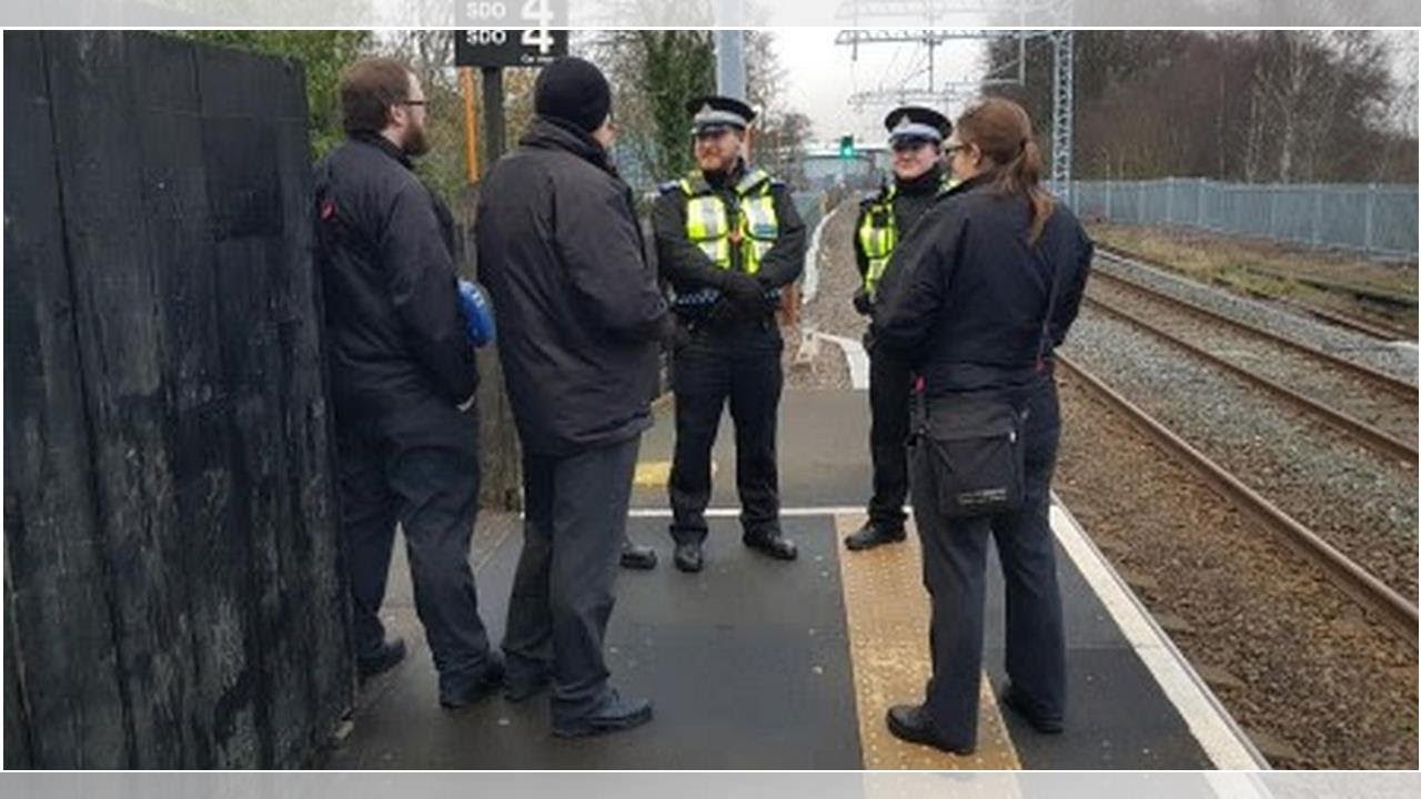 Police and ticket inspectors blockade line to catch fare-dodgers