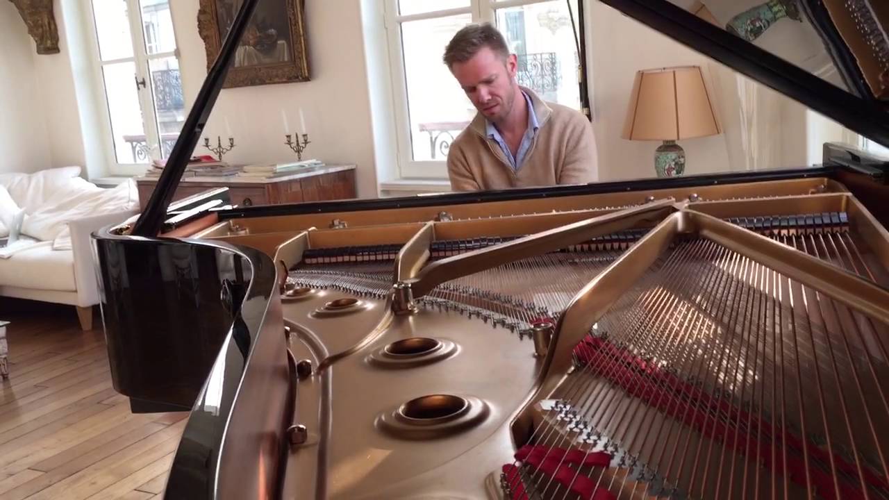 Andrew von Oeyen rehearsing Ravel