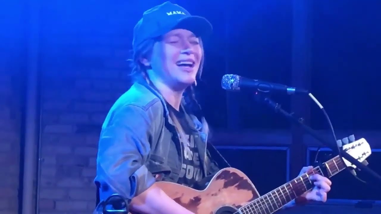 Crystal Bowersox 2022