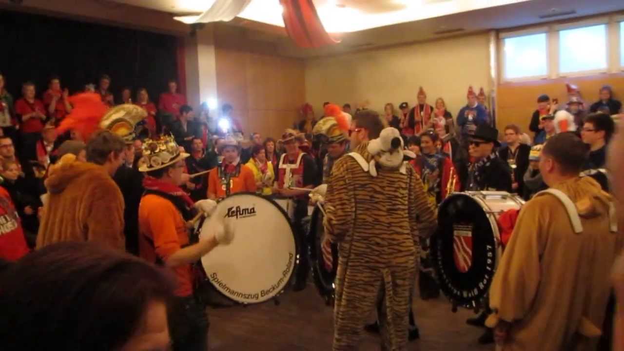 Fanfarencorps Weiß-Rot spielt Klingeldienstag 2014 im Kolpinghaus in Beckum
