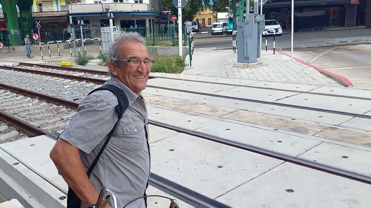 CON CARLOS VIMOS EL TREN DE PORTREN EN PASO MOLINO.