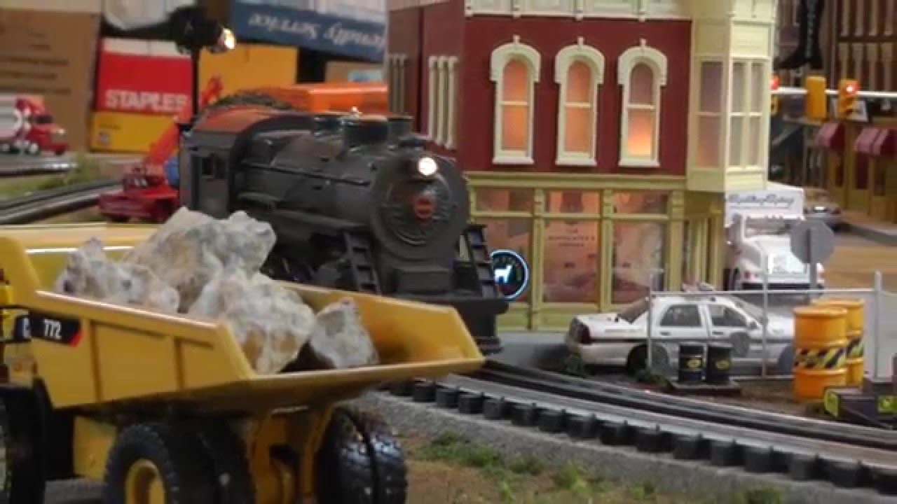 MTH RailKing PRR 2-8-0 Steamer #2819 Moving Some Freight