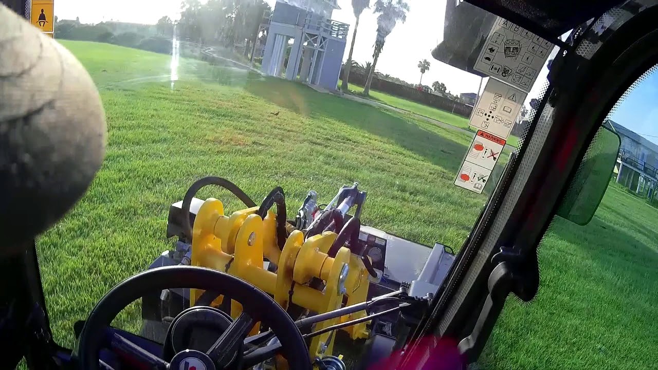 Wacker Neuson wl32 and bradco low flow mower first impression
