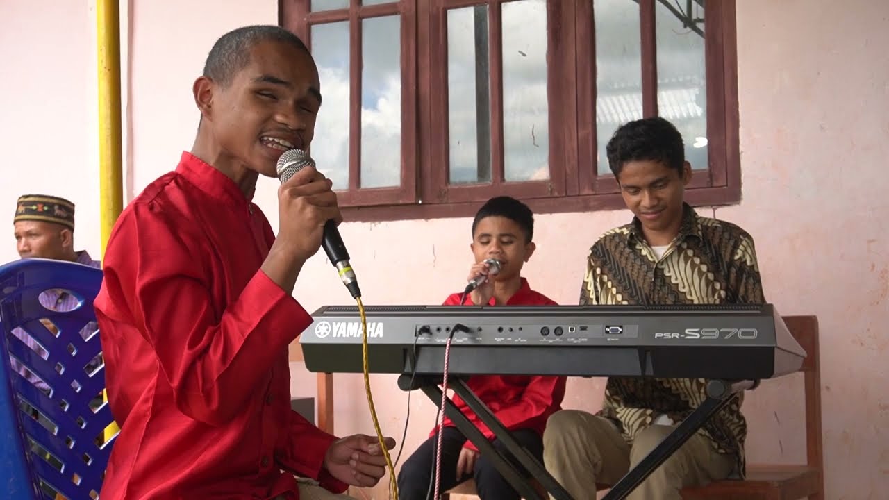 Aksi Anak SLB Karya Murni pada Perayaan Minggu Palma di Paroki St. Yosef Reweng