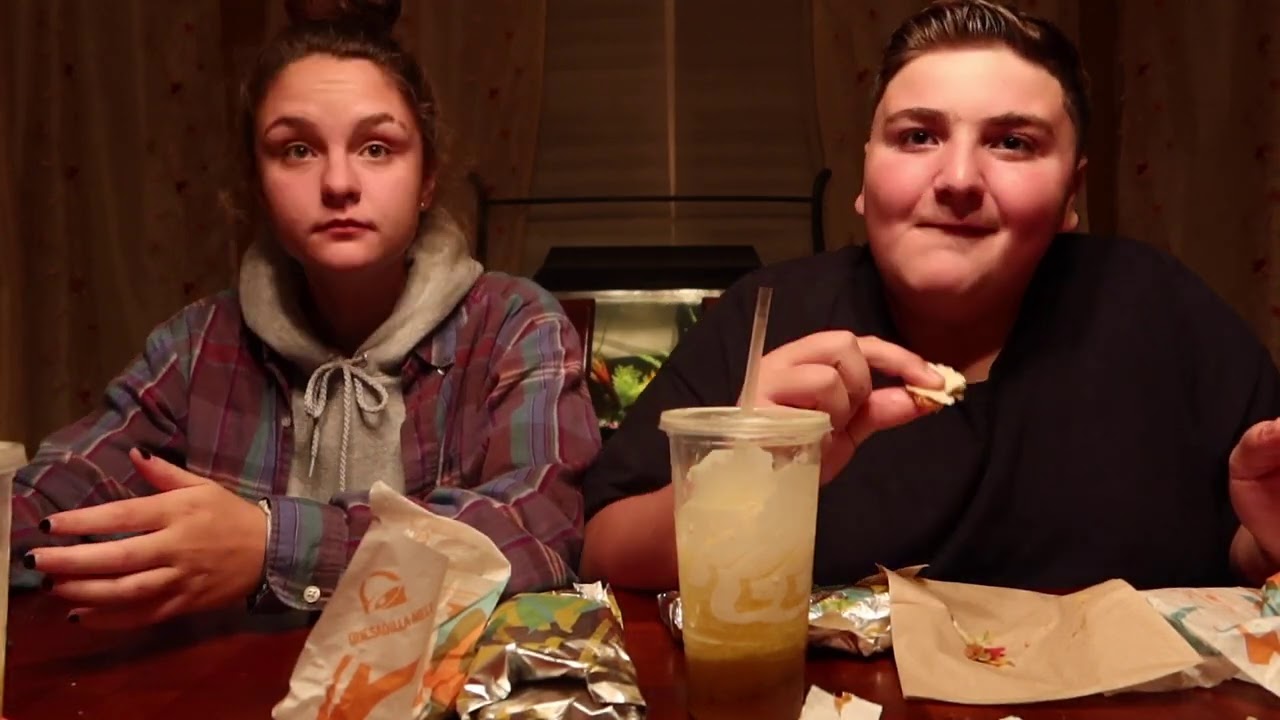 Taco Bell MUKBANG | w/ liv