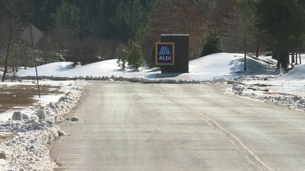 VSP seek hit-and-run driver who killed man outside Aldi Distribution Center