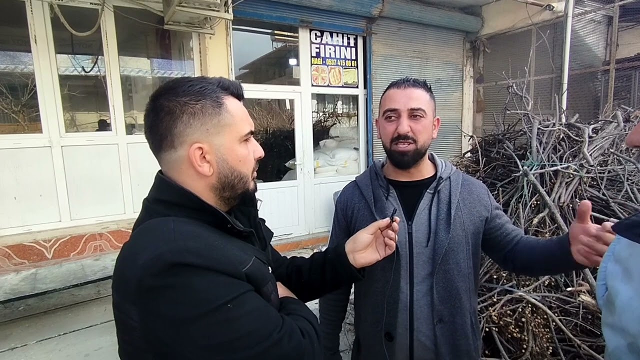 ÇÖĞÜRLÜ MAHALLESİ'NDE KENDİ İMKANLARI İLE EKMEK DAĞITIYORLAR