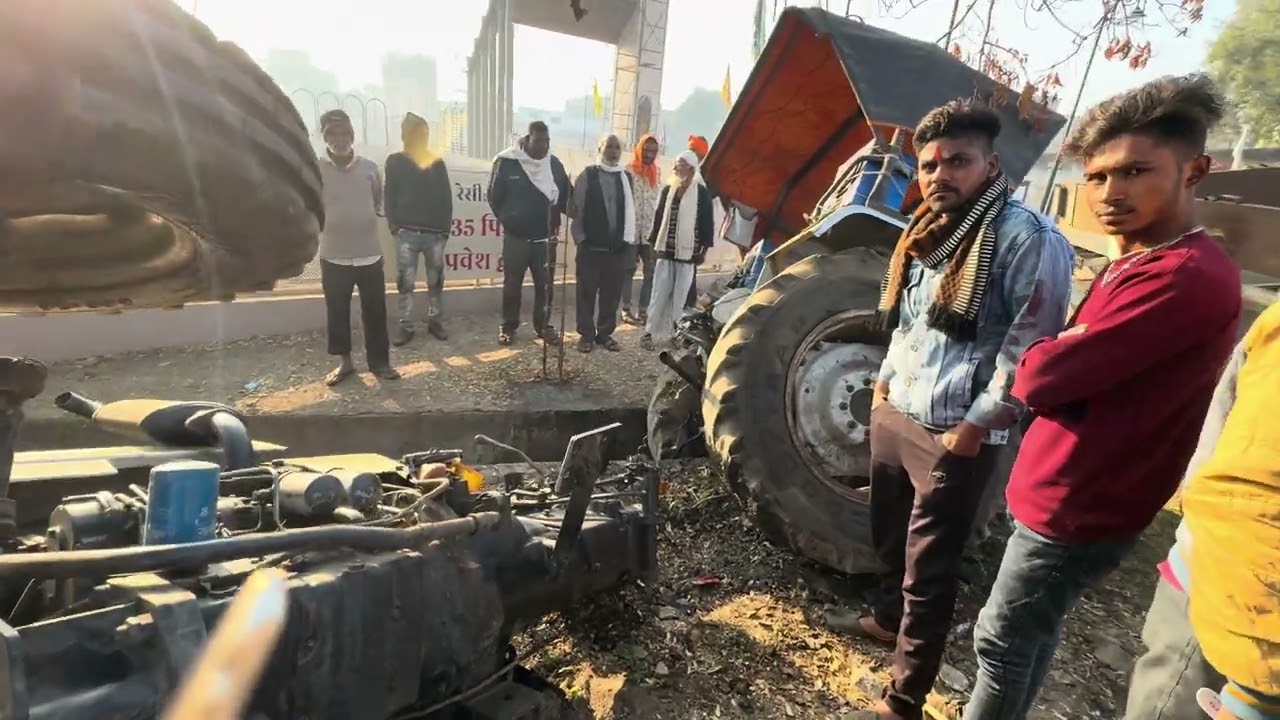 पंधाना मे कोहरे की वजह से हुवा हादसा हुवे ट्रैक्टर के 2 टुकड़े  