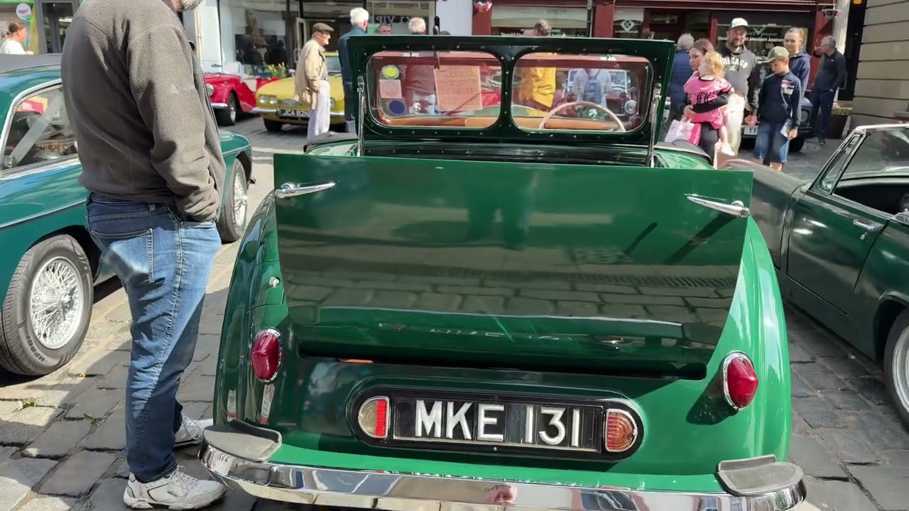 Falkirk old cars show highstreet 5th july