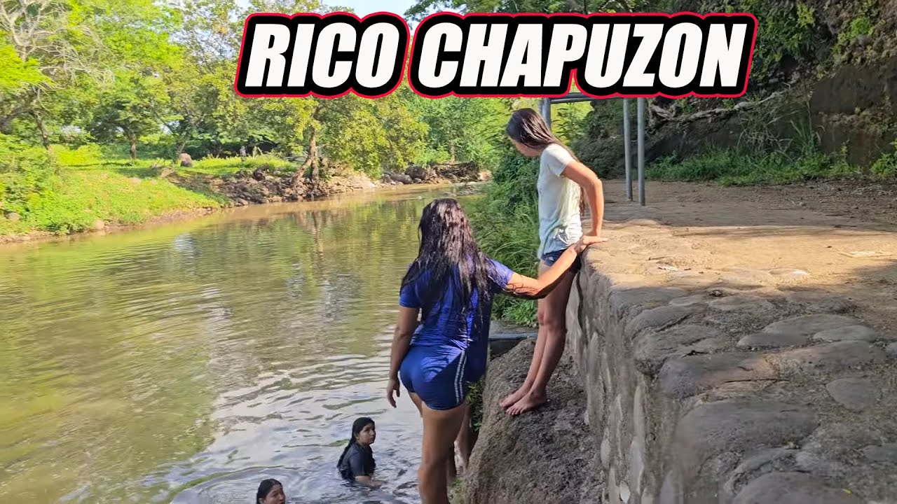 Disfrutando de un rico chapuzón en el rio.