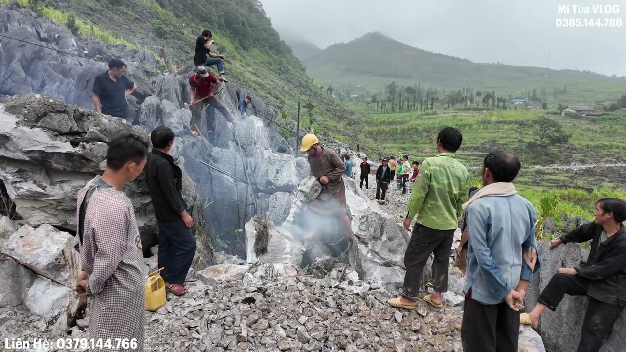 Đường Đoàn Kết.Ý Chí Quyết Tâm Của Bà Con Sán Séo Tỷ Đánh Bay Những Tảng Đá Cực To.Mí Tủa VLOG