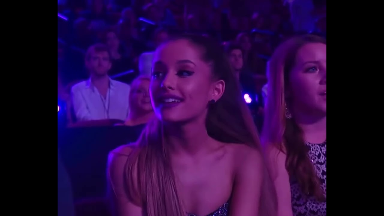 Taymadre en los MTV awards #taylorswift #1998 #shake #like 