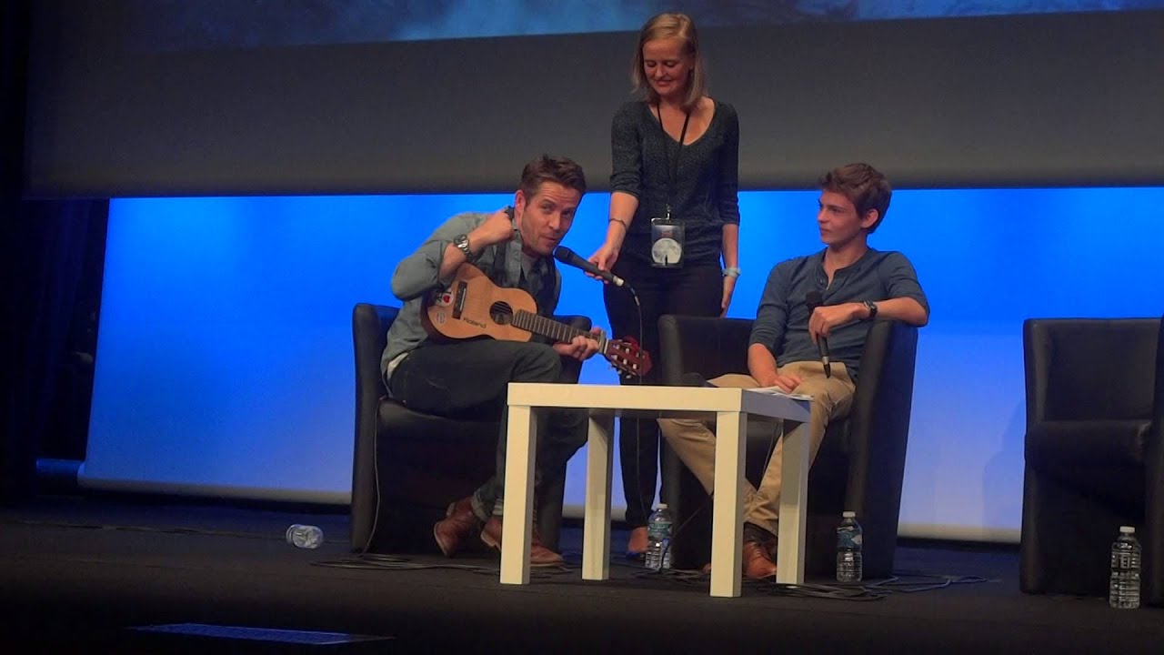Sean Maguire sings on stage at the convention Once Upon A Time in France