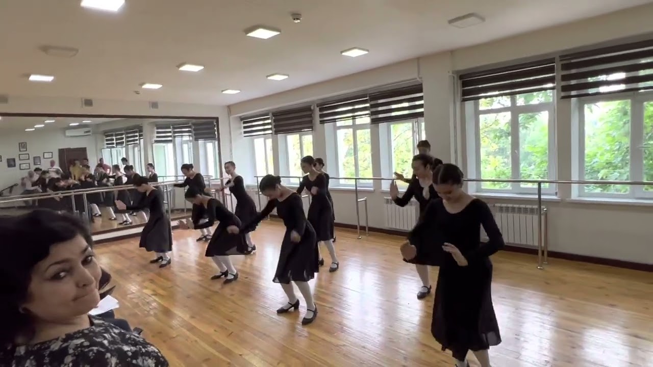 Уйгурская школа. Педагог Низамова Г.А