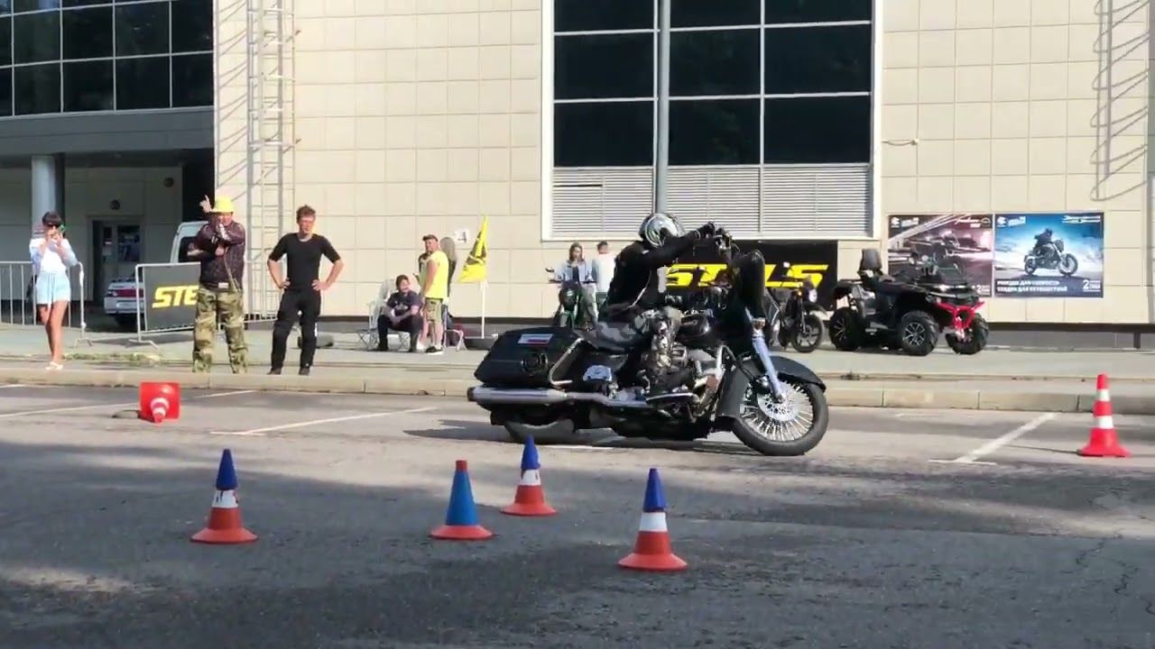 Harley Davidson Electraglide на соревнованиях по джимхане!