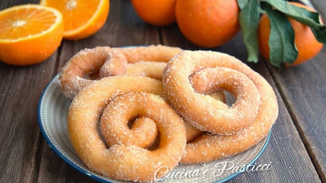 Frisjoli o zeppole lunghe sarde impastate a mano #carnevale #dolcisardi #zeppole