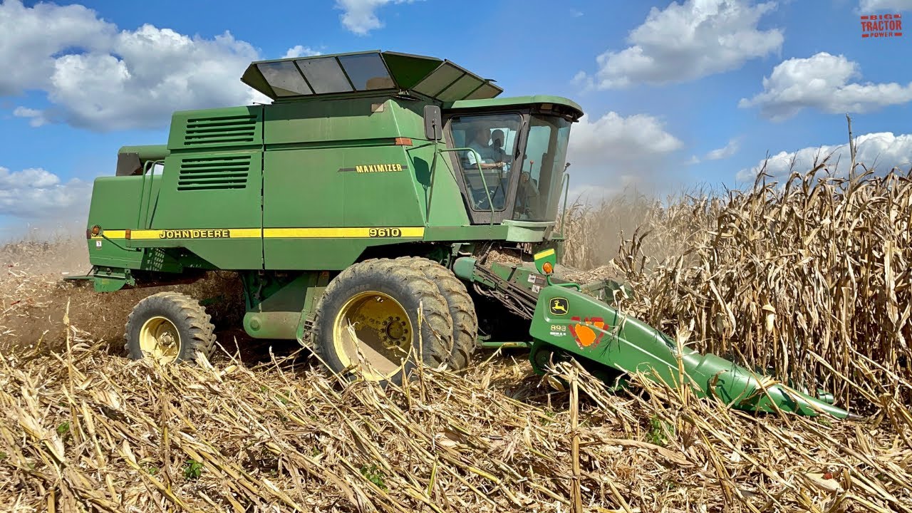 JOHN DEERE 9610 Combine Harvesting Corn