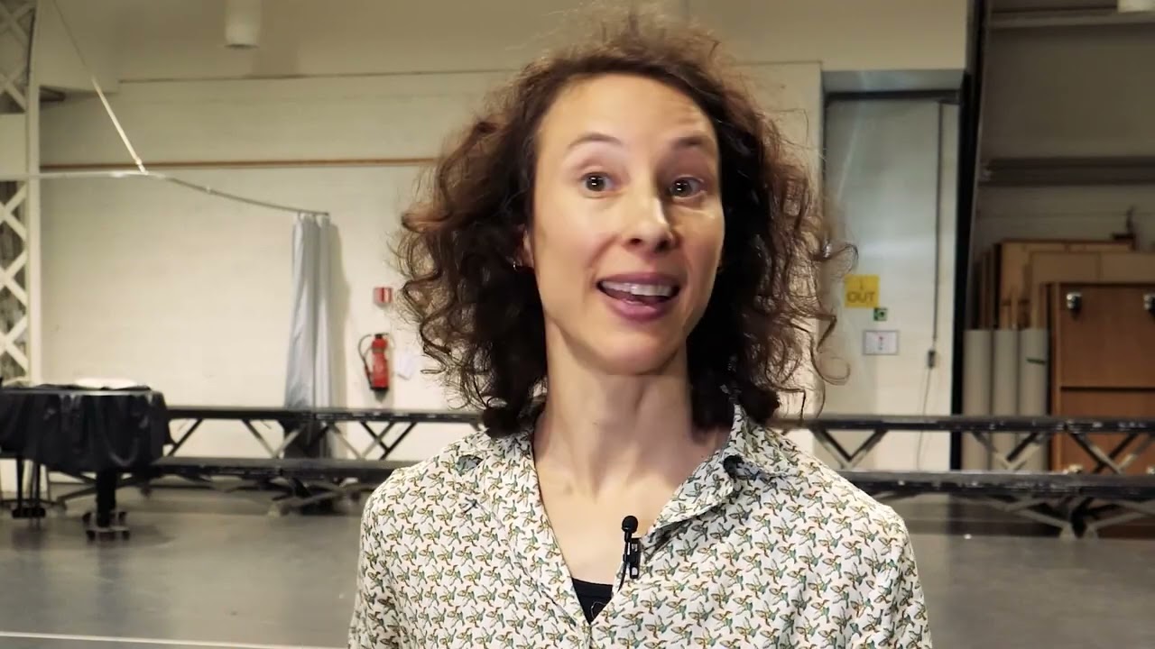 Faust deel 1, het kinderkoor leert de choreografie