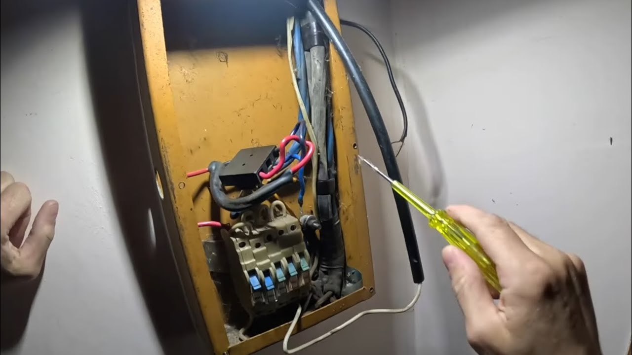 ✅ Аварийный вызов ⚡️ЭЛЕКТРИКА⚡️ Что-то загорелось 🔥😱 в щитке дома!