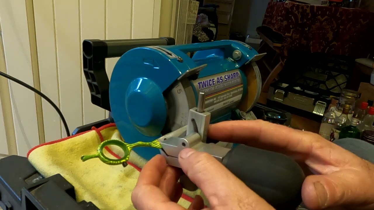 Sharpening bevel edge scissors