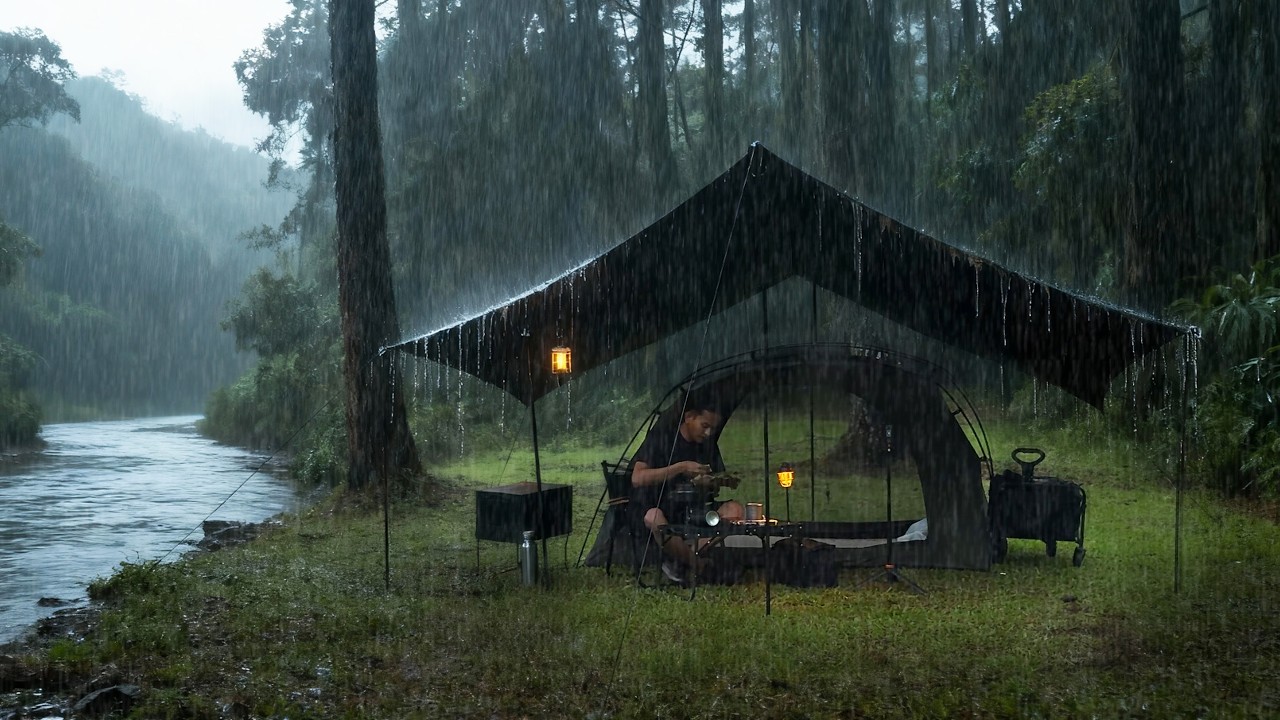 Очень сильный дождь и наводнение‼️Одиночный кемпинг под долгим сильным дождем с громом