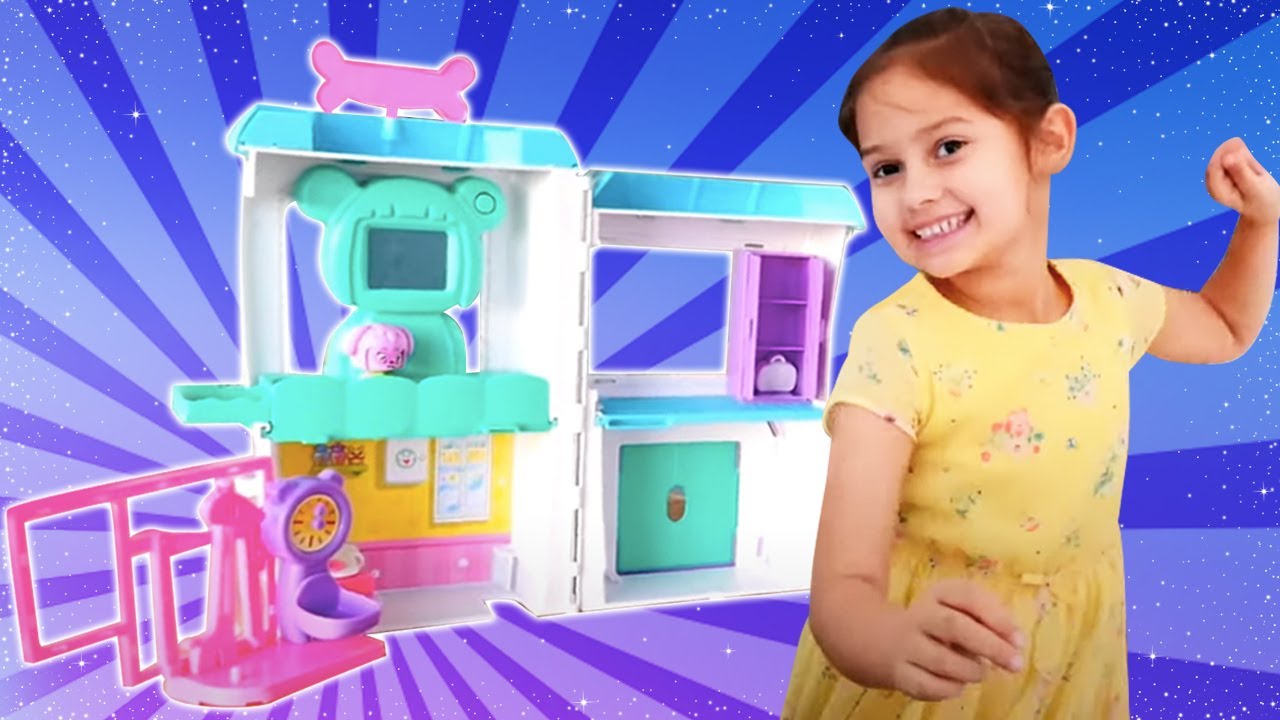 Spielspaß mit Puppen und Selin. Selin bekommt ein neues Spielzeug. Geschwister Show für Kinder
