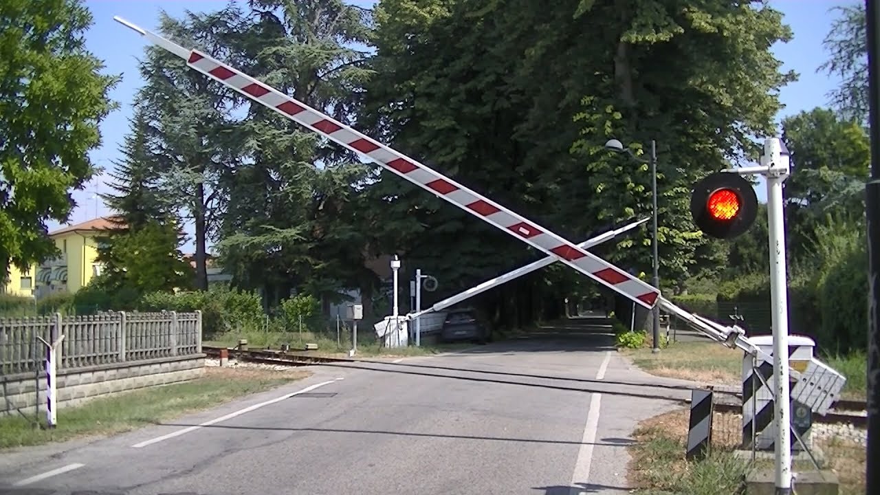 Spoorwegovergang Guastalla (I) // Railroad crossing // Passaggio a livello