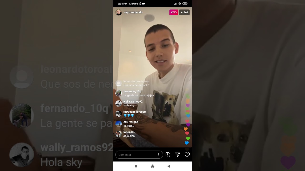 Sky Rompiendo trabajando 