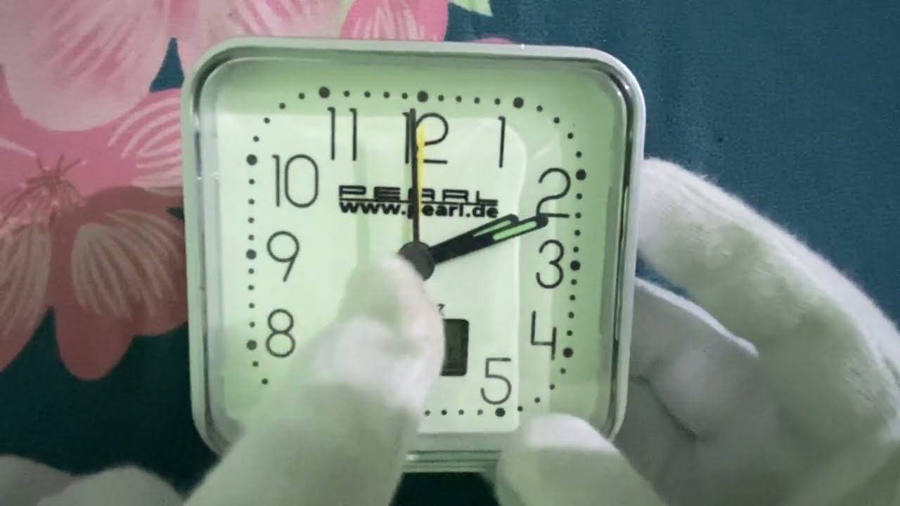 PEARL Quartz Alarm Clock: Photoluminescent Clock with Digital Thermometer