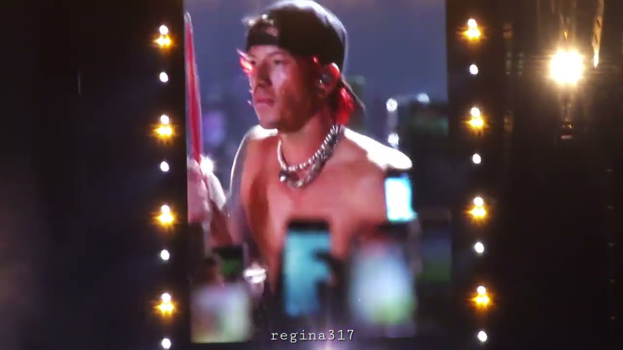 Twenty One Pilots The Clancy World Tour in Mexico City -  Trees