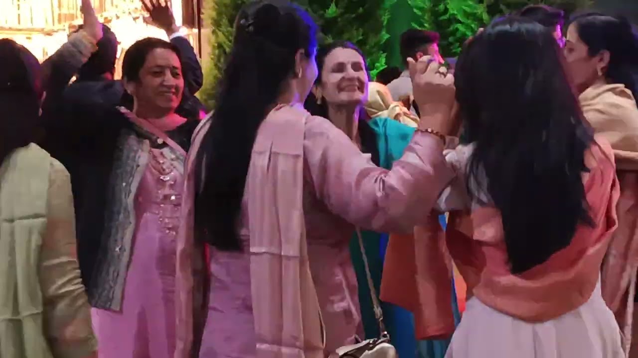 O nilima nati per jhumey mehman Monty Buckseth ki marriage me 27-1025