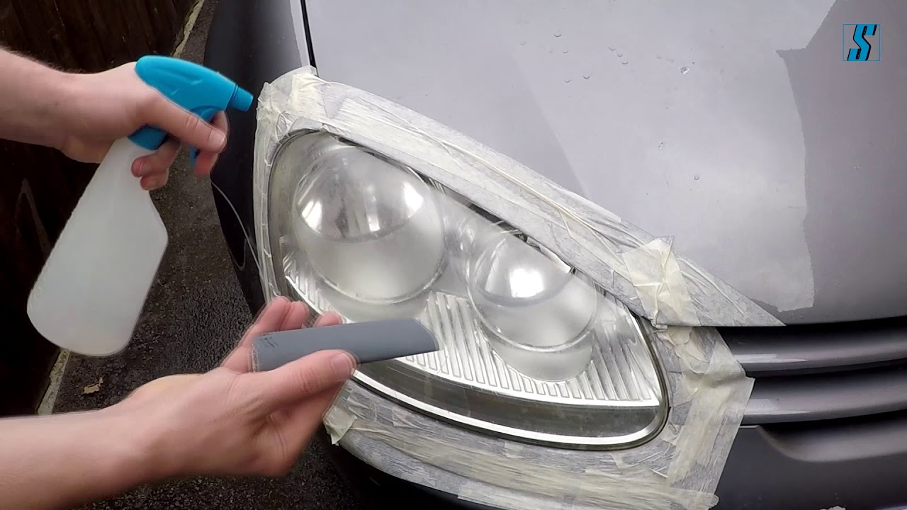 Полировка передних фар автомобиля.