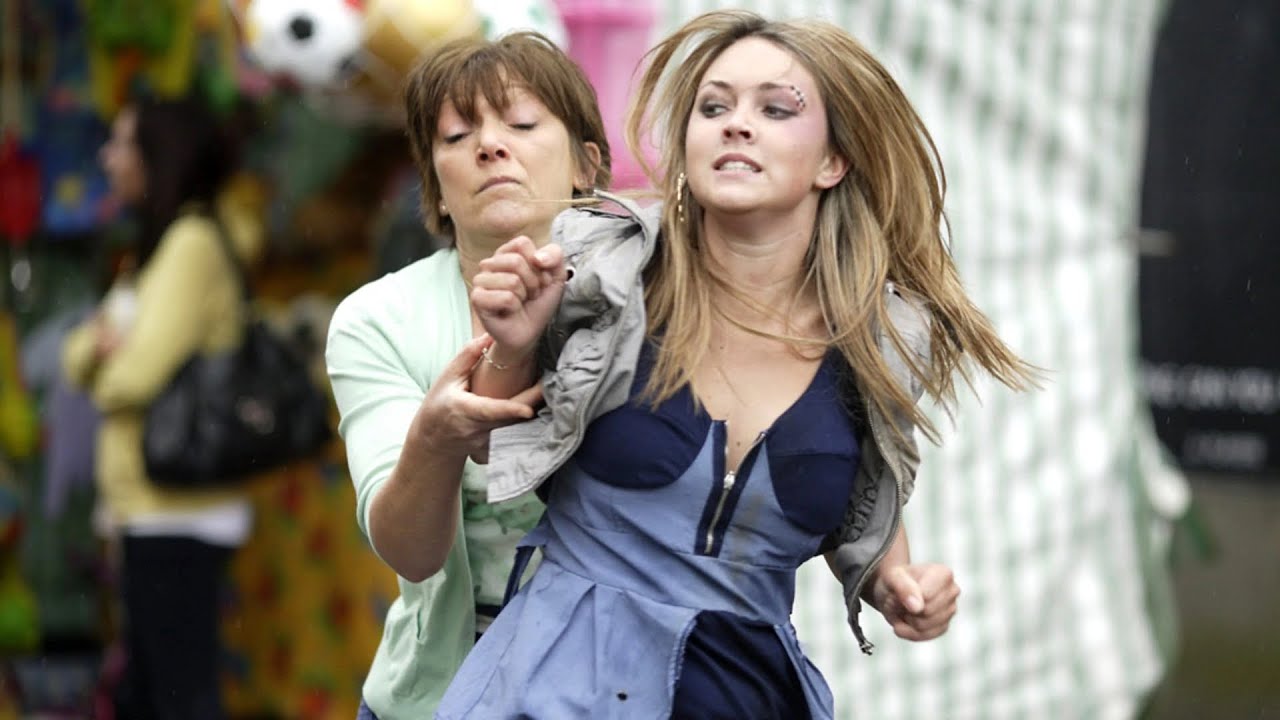 EastEnders - Stacey Branning Continues To Ignore Everyone&rsquo;s Help (23rd July 2009)