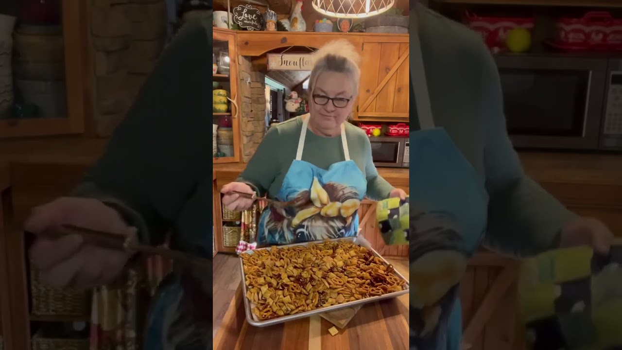 Карамельный Chex Mix! Любимая зимняя закуска моего мужа!