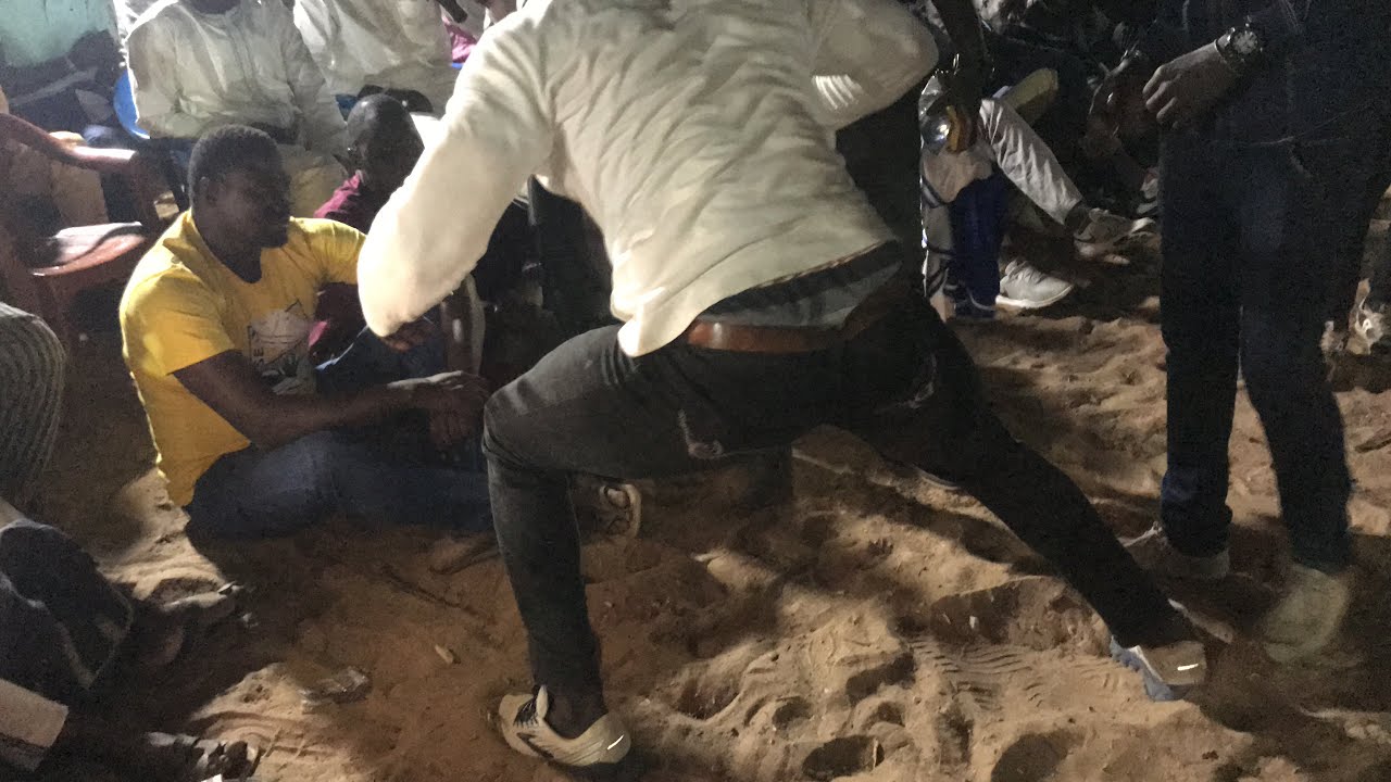 ORDINATEUR inconsolable devant MBAYANG LOUM À MBINE FARBA le 18 février 2023