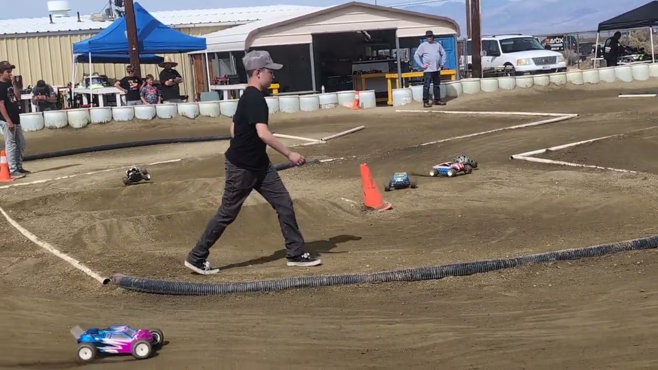 1/10 OffRoad RC Stadium truck race at Quinn's Hobbies