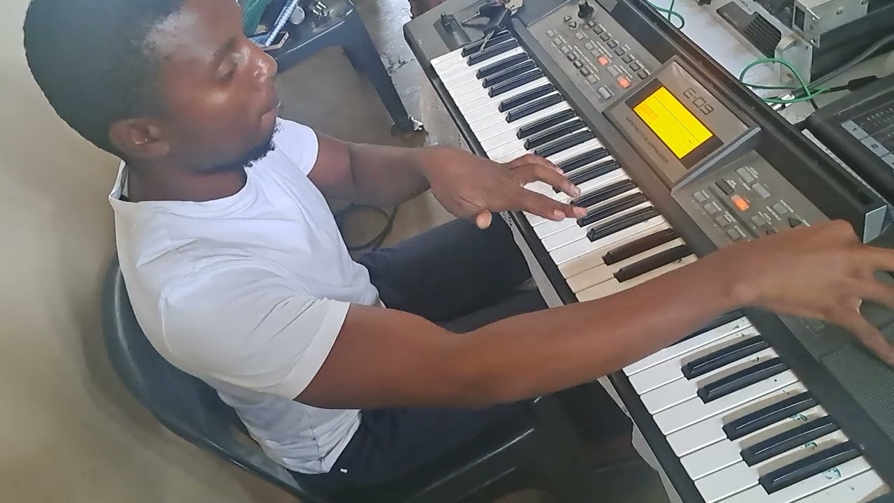 Powerful bass roland e09 on itende
