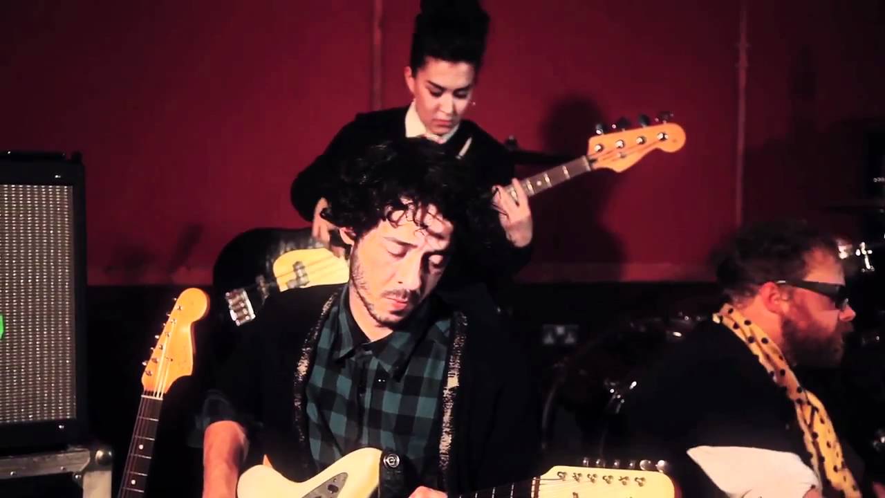 Guillemots - Dancing In The Devil's Shoes