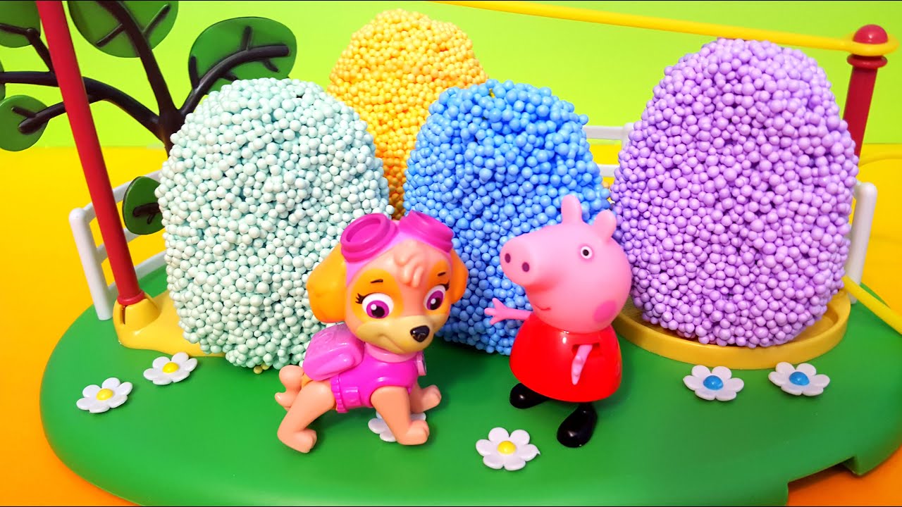 Peppa Pig and Skye finds Floam Surprise eggs (Paw Patrol Disney Princesses)