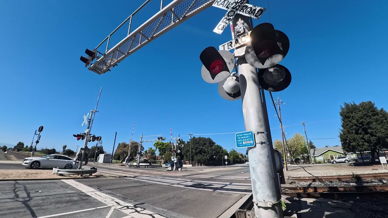 New Siemens Gate Mech! Blacow Rd railroad crossing Fremont Centerville 3/14/2026
