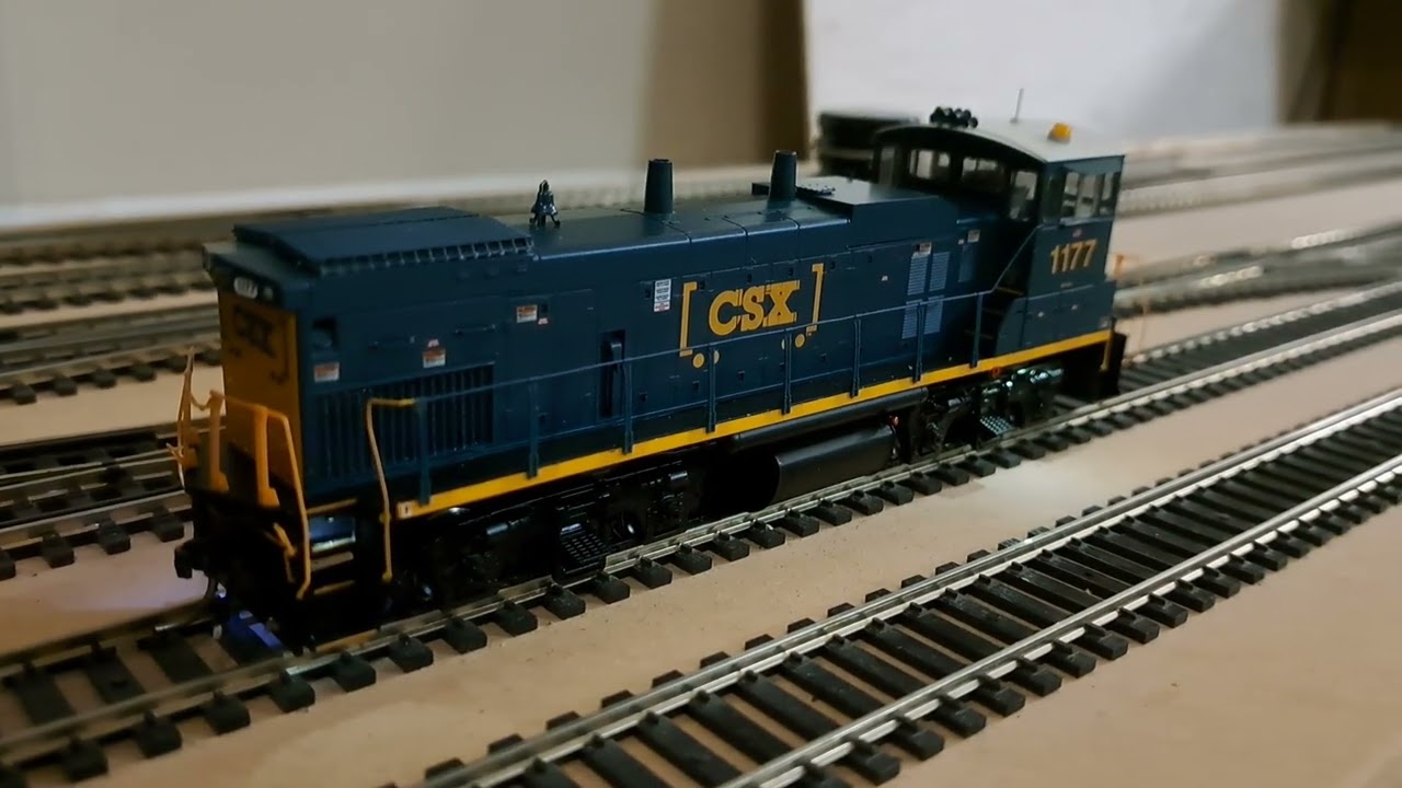 Athearn Genesis MP15AC with Truck, Step & Strobe Lights (Tsunami 2 Install) 2