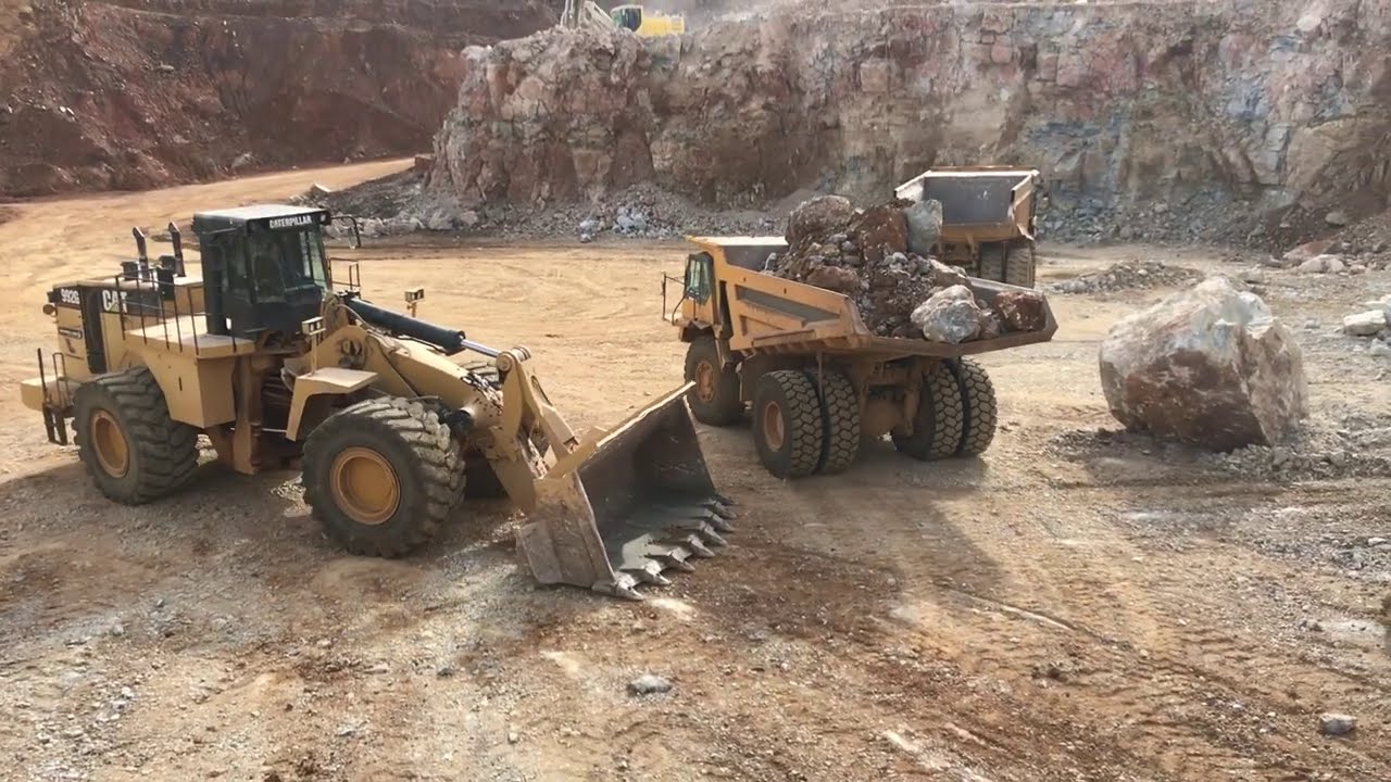 Caterpillar 992G Wheel Loader Loading Cat And Komatsu Dumpers - Sotiriadis/Labrianidis Mining