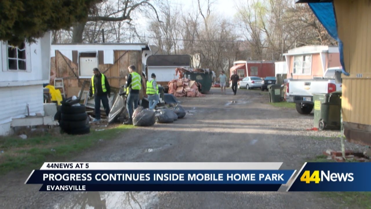 Работы по благоустройству территории парка мобильных домов продолжаются.