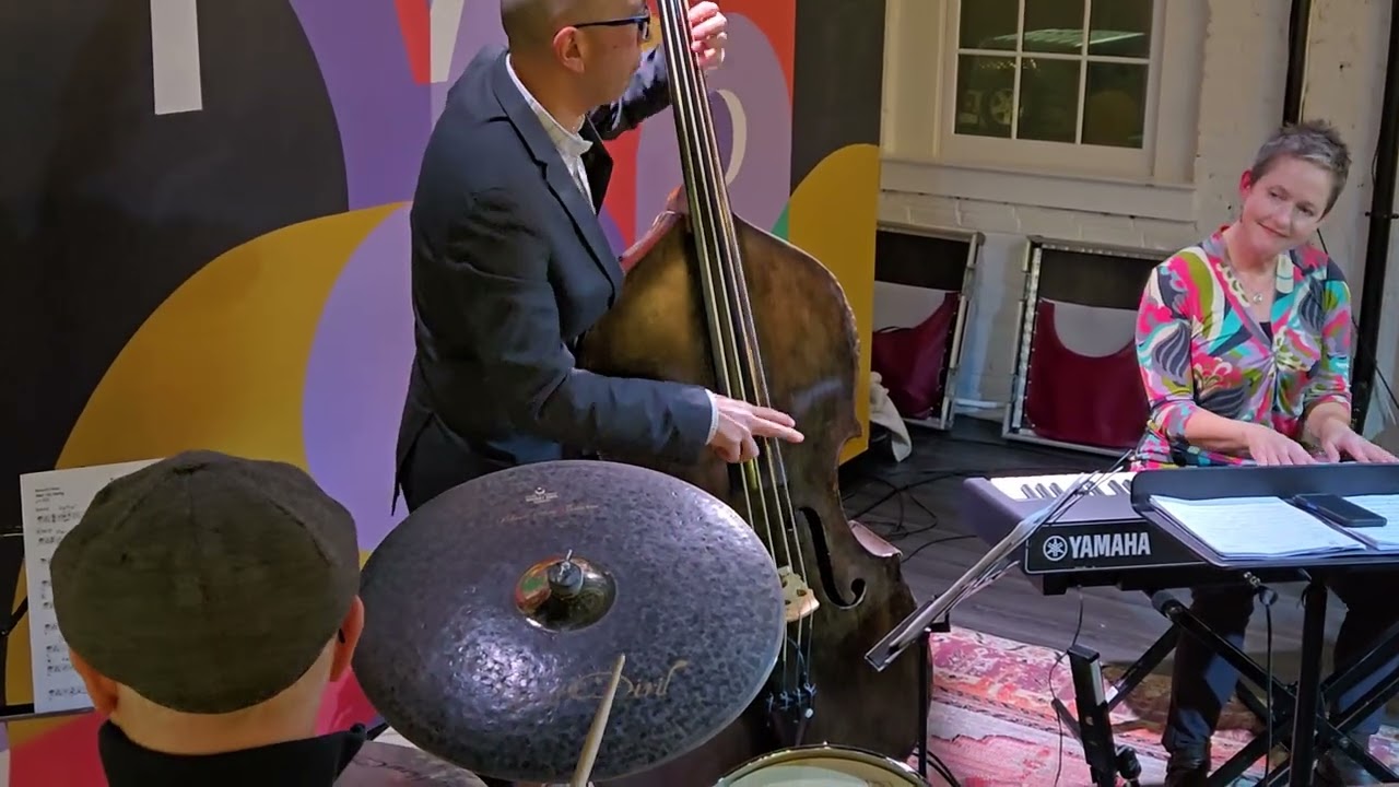 I ❤️ Jazz, especially when some of my favorite musicians are playing it. The Rebecca Cline Trio