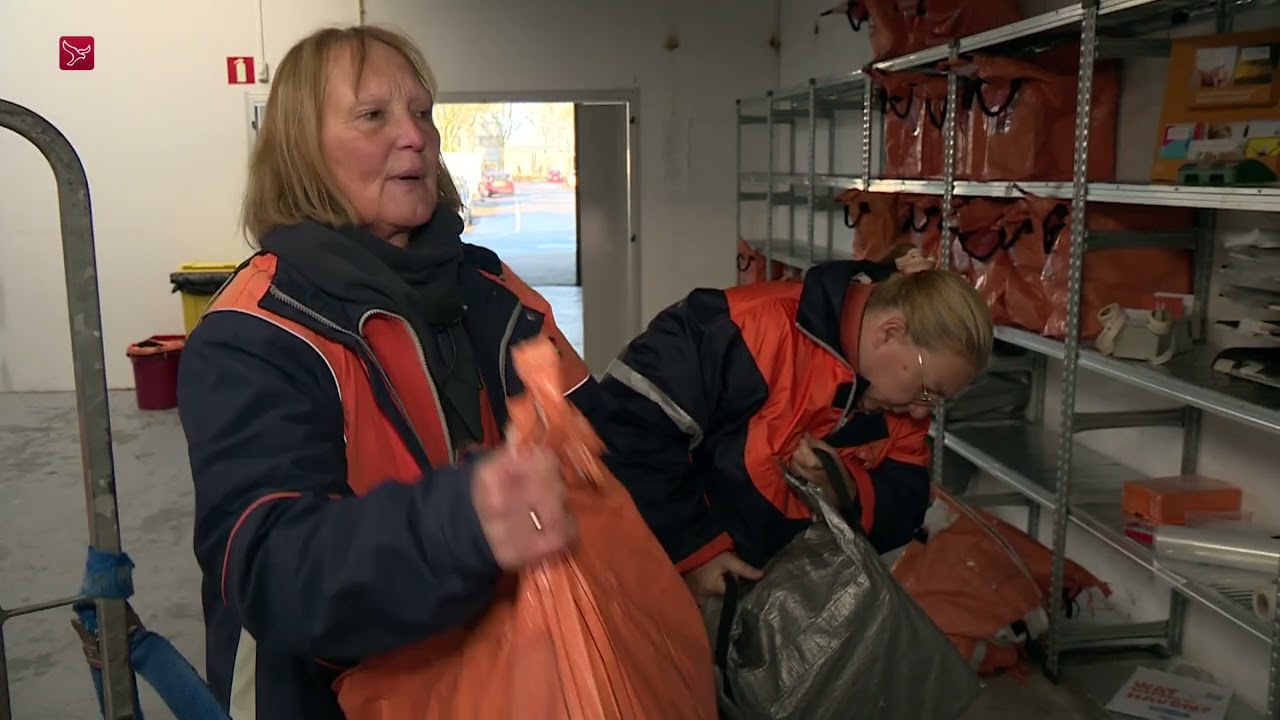 Postbezorgers nog altijd druk  ondanks afnemend aantal kerstkaarten