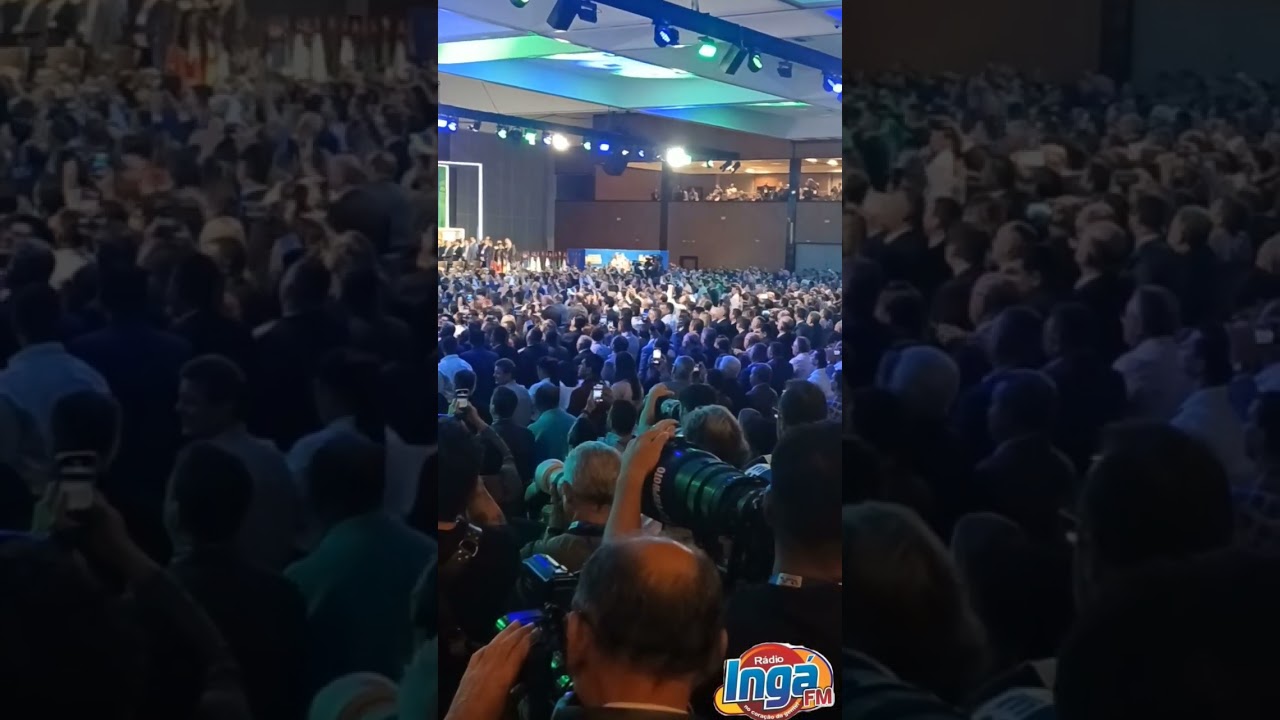 As vaias foram maiores que os aplausos a Lula, quando entrou na Marcha dos Prefeitos. #Lulavaiado
