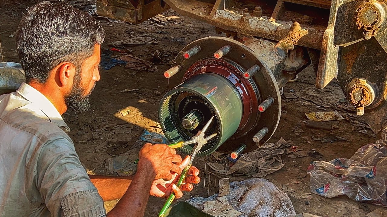 Doosan Excavator Repair: Wheel Seal Replacement by Young and Experience Mechanic