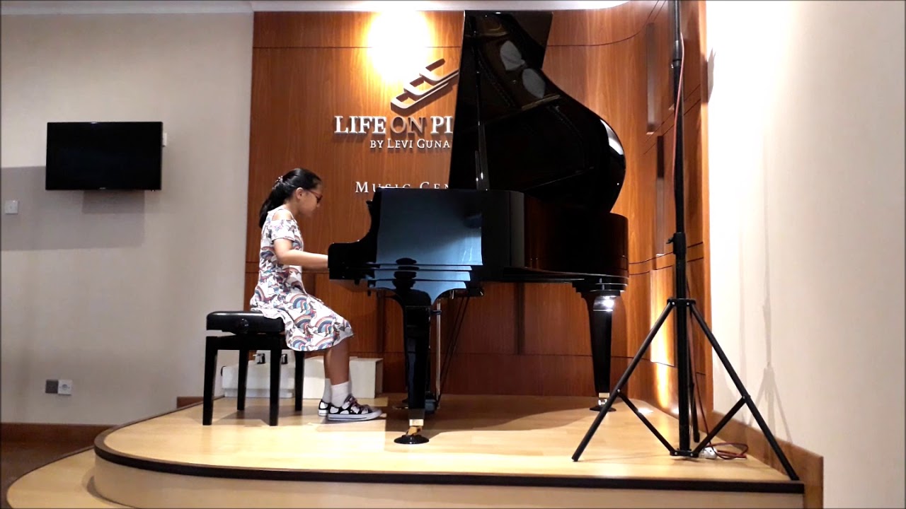 J. S. Bach Little Preludes No. 8 in F major (BWV 927)