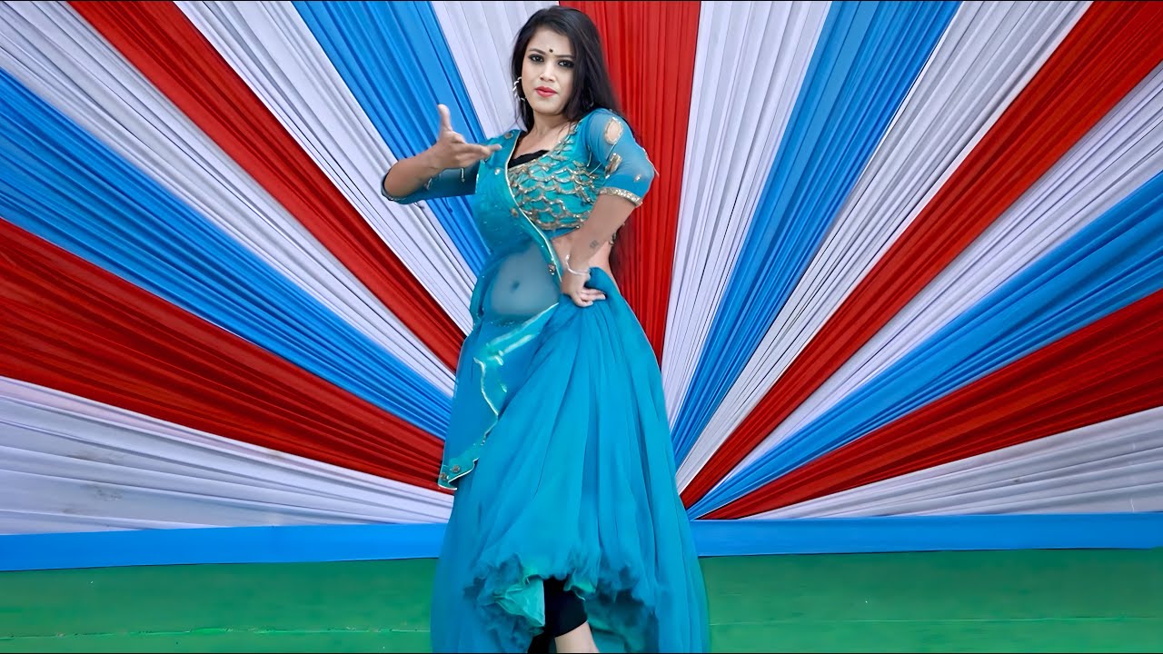 Teri Chunri Lipat Lipat Ke Pagal Mujhe Banaye | Ft. Miss Piyali | Dance Video